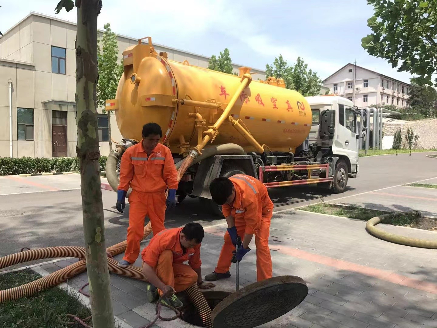 宽甸化粪池清理与5-8吨吸粪车施工效率分析
